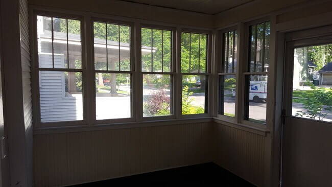 Photo - 1005 1st St SW