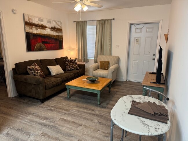 Building Photo - 2590 First St Unit Refreshing New Condo