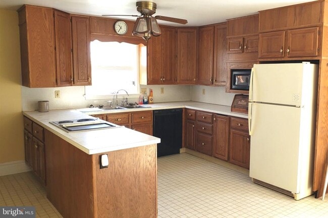 Photo - 172 Street Rd