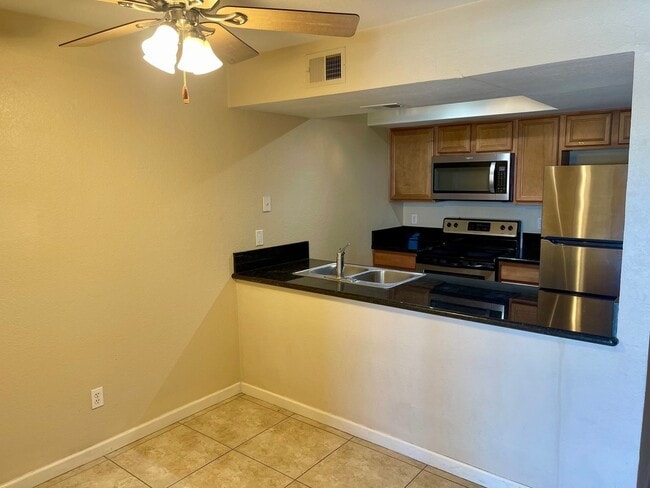 Photo - 2 Bedroom Condo close to airport