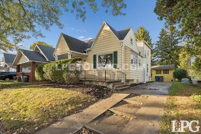 Photo - 1044 Hawk St