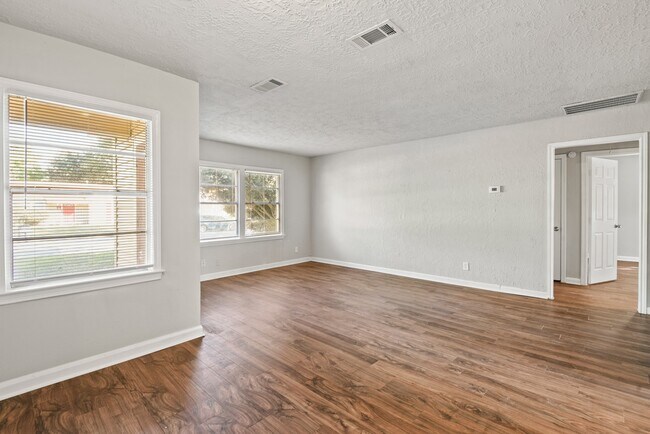 Photo - 911 Patsy Dr