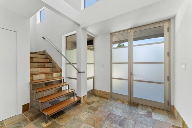 Photo - 705 Evergreen St