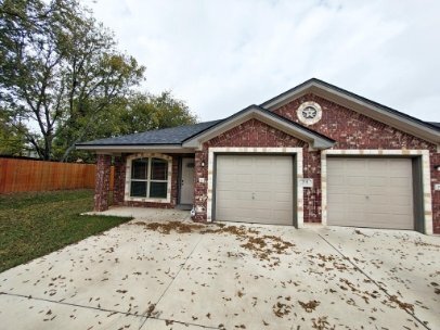 Building Photo - 701 Sladecek Dr Unit B