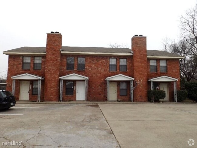 Building Photo - 2 br, 2 bath 4plex - 656 South Rogers Road... Rental