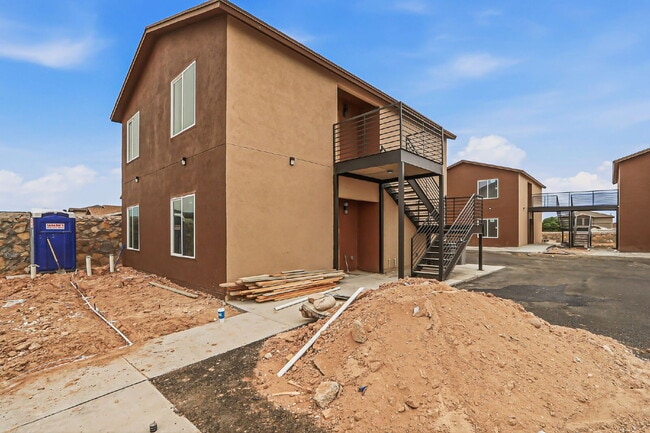 Building Photo - 2-bedroom, 1-bath brand new apartment in 79924 Unit 2