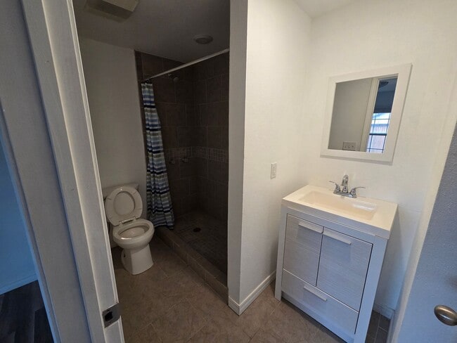 Photo - 213 S Ave E Unit B (1146)