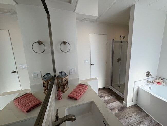 Photo - 230 E Riverfront Dr