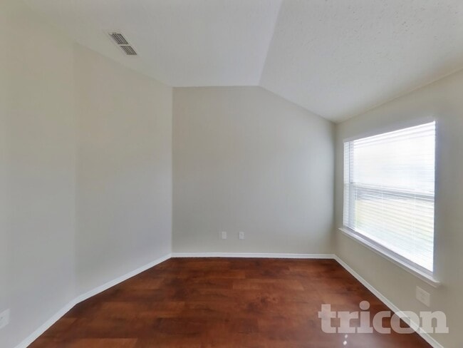 Photo - 1009 Ridge Top Dr