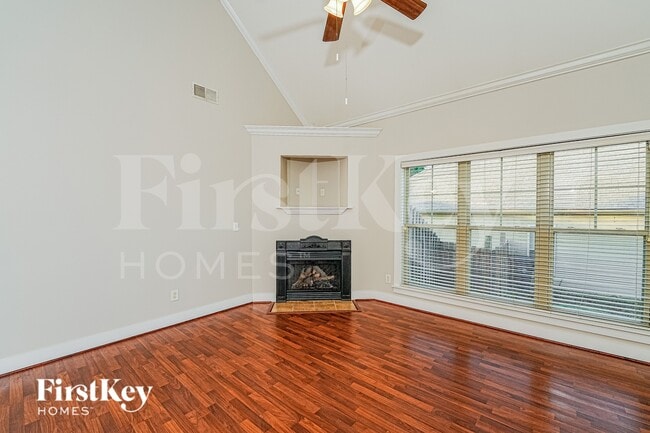 Photo - 180 Rossburg Dr