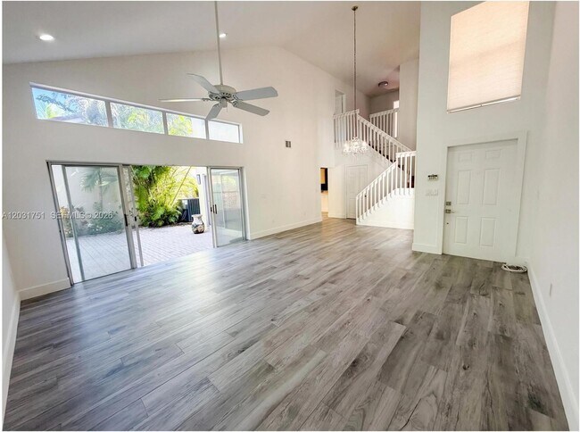 Photo - 1145 W Lake St
