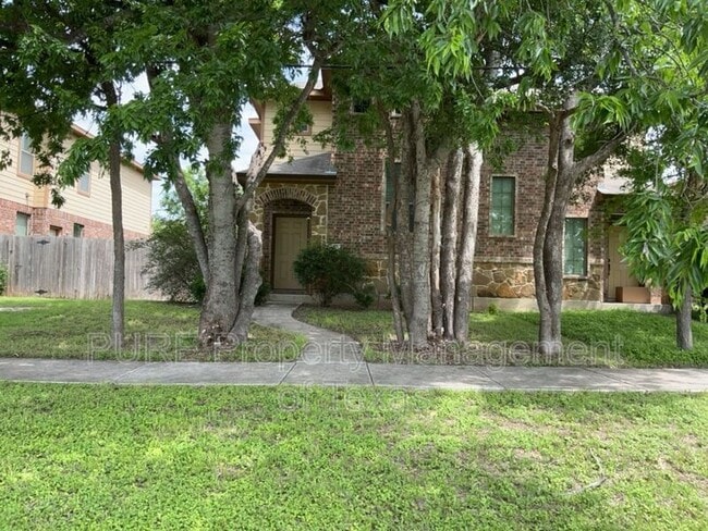 Photo - 215 N College St