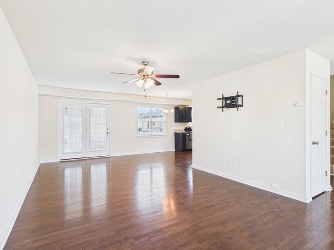 Photo - 3121 Divine Dr