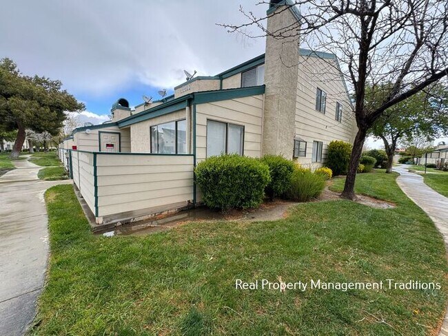 Photo - 2 + 2 Townhouse in Lancaster