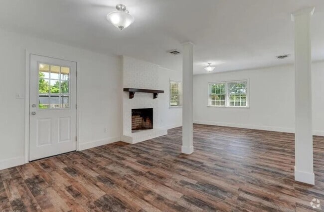 Building Photo - The Best of Both Worlds: Secluded Feel wit... Rental