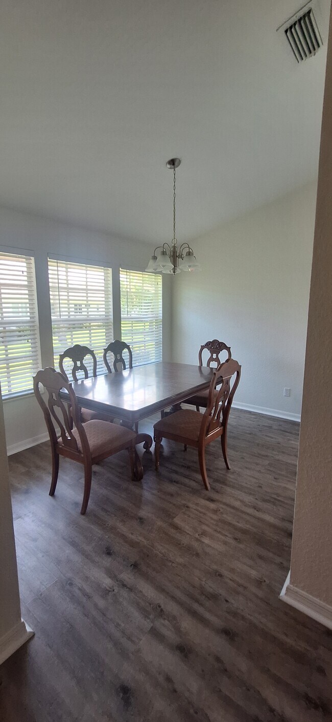 1828 Aynsley Way Unit 4