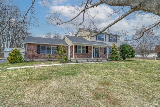 Building Photo - THIS IS THE ONE YOU HAVE BEEN WAITING FOR!... Rental