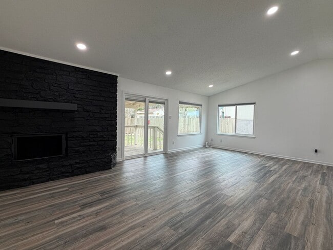 Photo - Renovated 4/2 in Beautiful Lago Vista Location