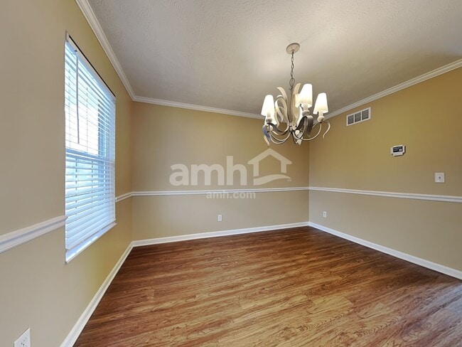Photo - 2025 Apple Knoll Ln