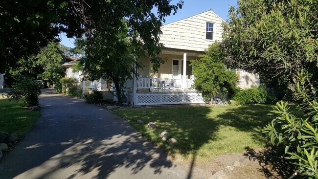 Building Photo - 627 Rose Ave Rental