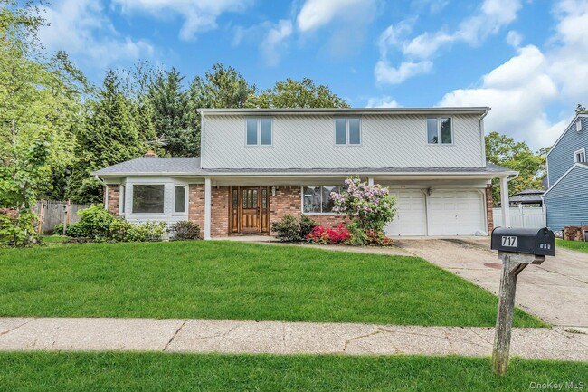 Building Photo - 717 3rd Ave