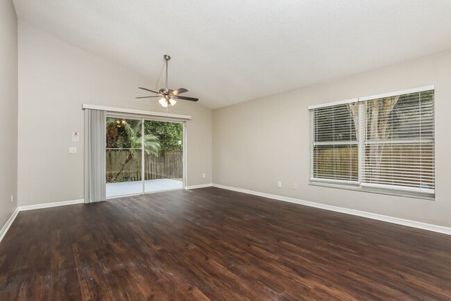 13709 Valleybrooke Ln