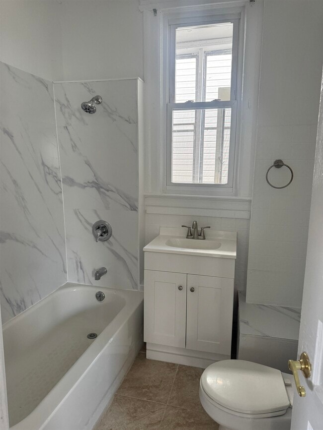 Photo - 770 Harrison Ave Unidad 5