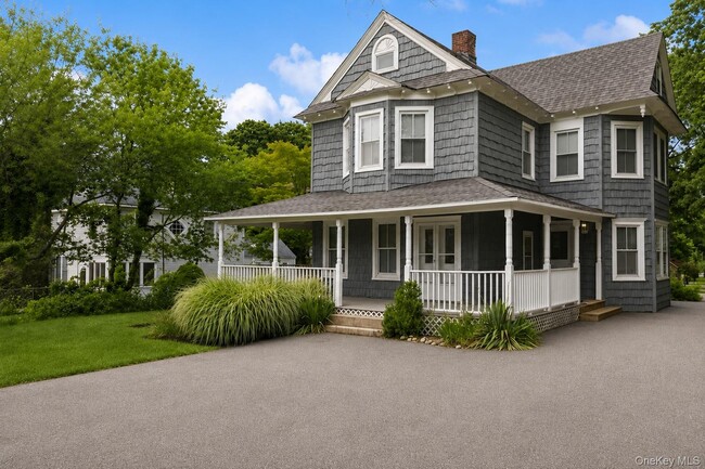 Building Photo - 376 Montauk Hwy