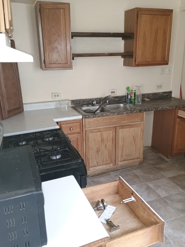 Photo - 154 E 7th St