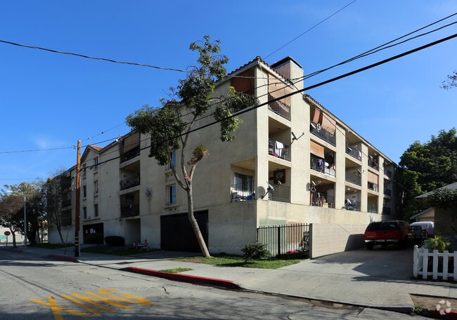 Photo - Hampton Court Apartments