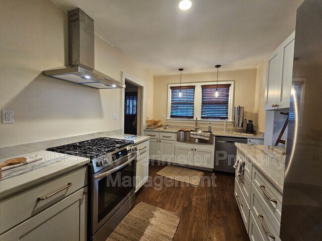 Photo - 245 Lindbergh Drive NE