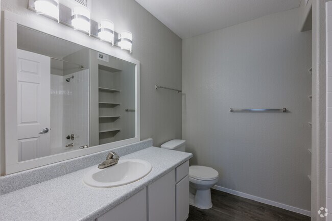 2BR, 2BA - 1010SF - Primary (Master) Bathroom