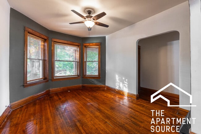 Building Photo - 3518 W Belden Ave Unit 1F