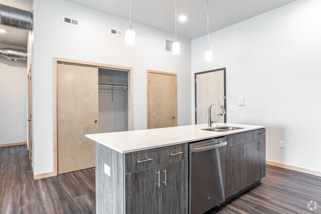 2BR, 2BA - 1,071SF