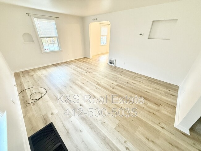 Photo - 2125 Wesley St
