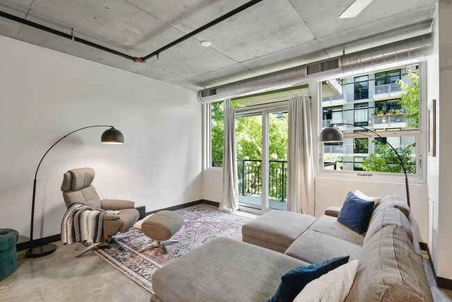 Photo - 730 N 4th St