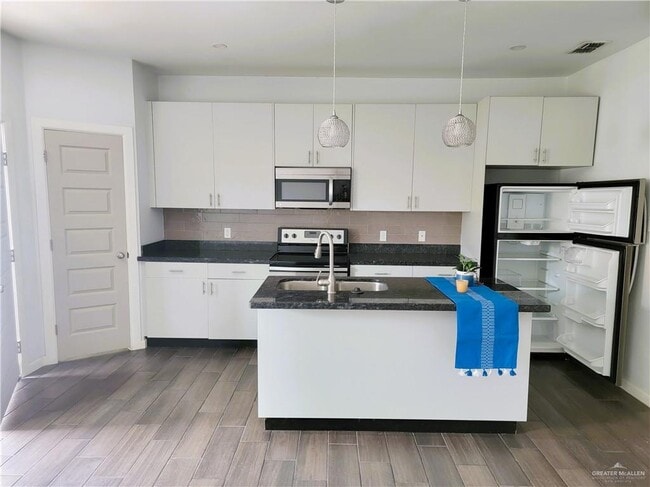 Photo - 16 New Orleans Cir