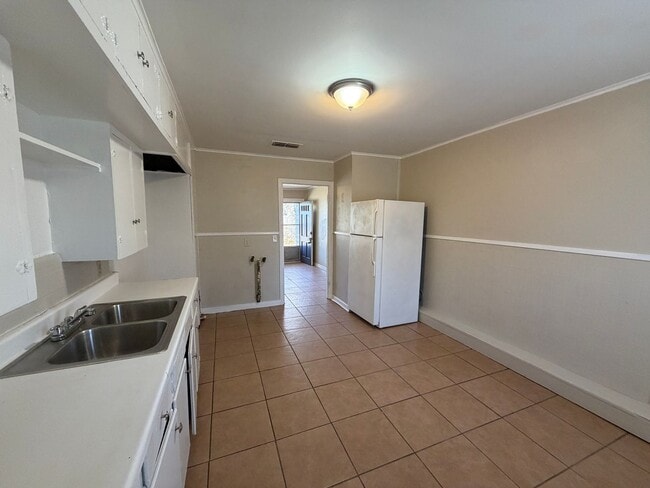 Photo - 1344/1346 Shamrock Unit 1346 Shamrock St