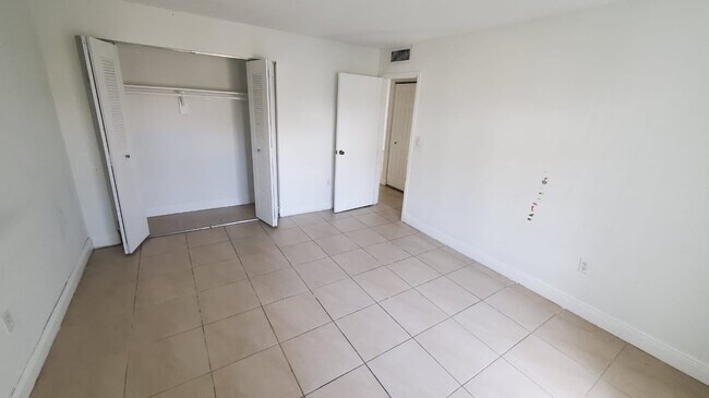 Photo - 19340 NE 19th Ave