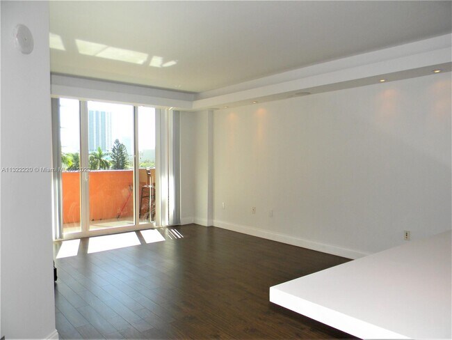 Photo - 2000 N Bayshore Dr Unidad 708