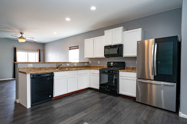 Photo - 575 Solano Dr