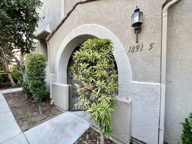 Building Photo - Quiet Otay Ranch townhouse, 3bed/3bath now...