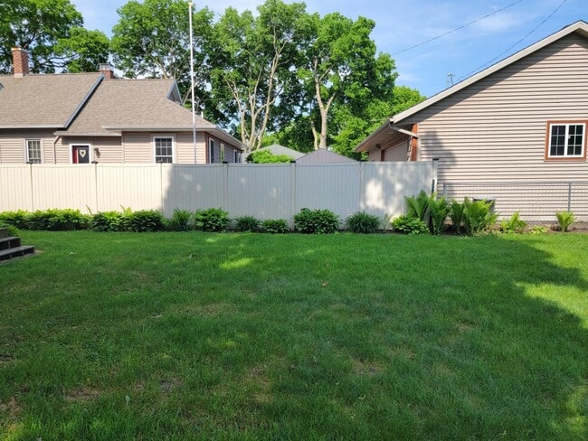 626 W King St Unit Lower