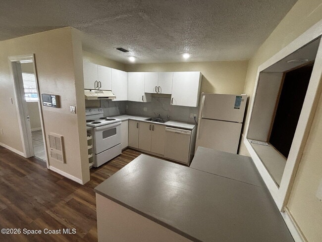 Photo - 100 Prince Ave