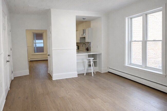 Photo - 334 Meridian St Unidad 3