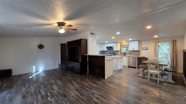 Photo - 21150 Arnsworth