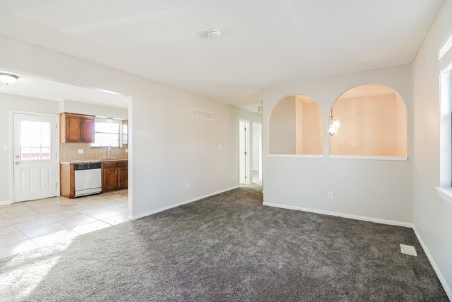 Photo - 101 E Pacific Dr