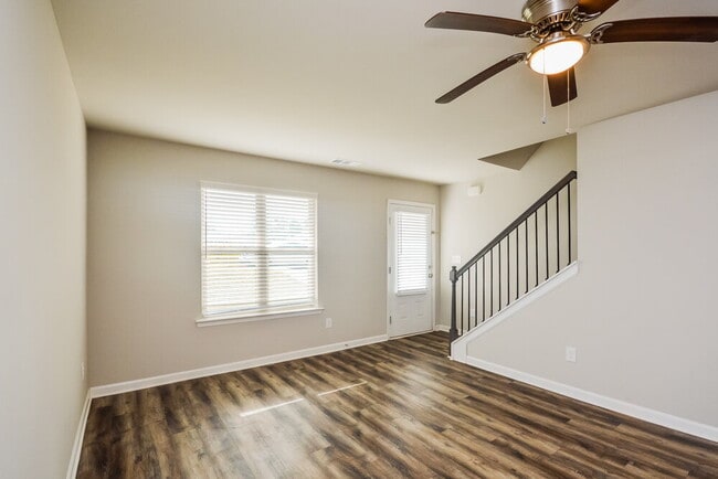 Photo - 400 McGiboney Ln