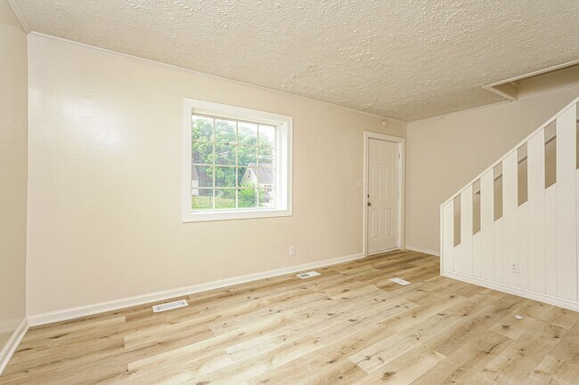 Photo - 1103 Louise Rd
