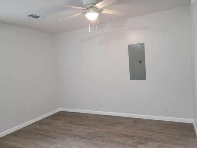 Photo - 966 Grayton Rd